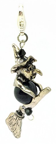 Kleine Hexe mit Besen auf Blauflusskugel B-Ware ca. 8 cm